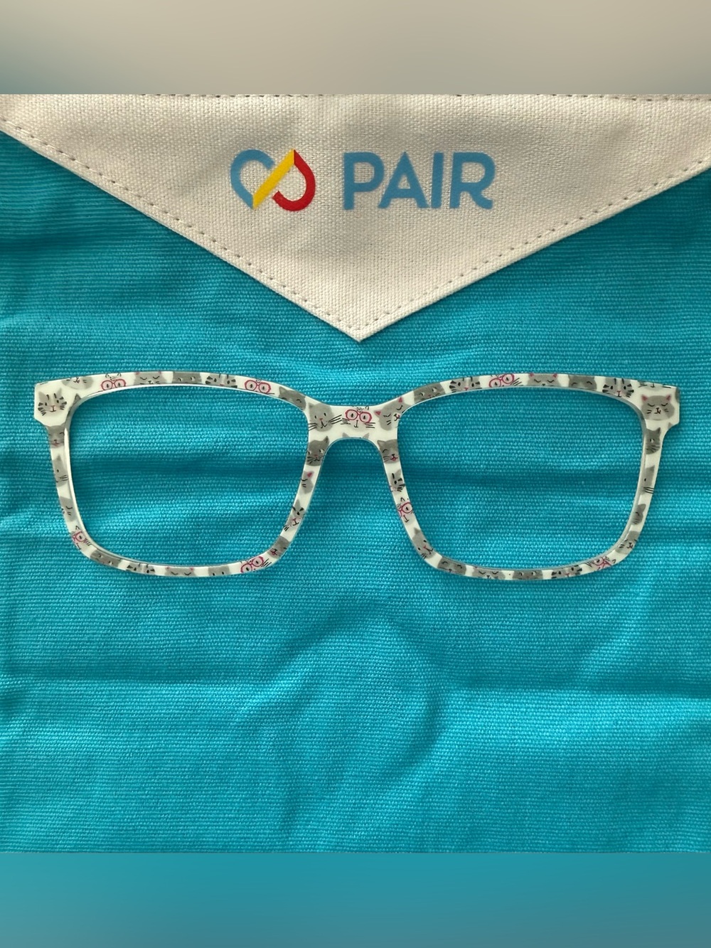 PAIR Eyewear Kirby White Cats Topper